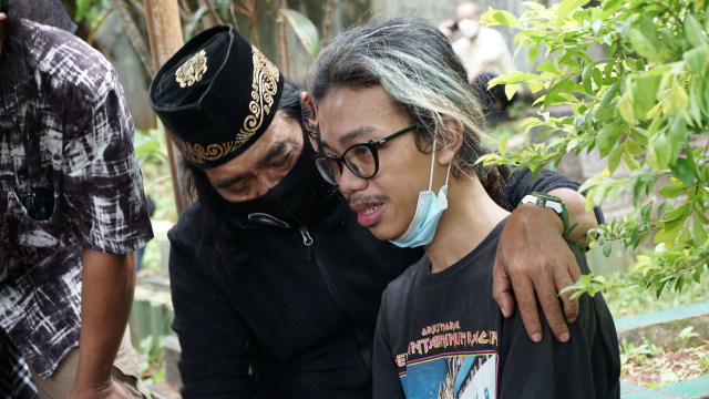 Potret Pemakaman Yuri Anurawan 'OM PMR' (75300)