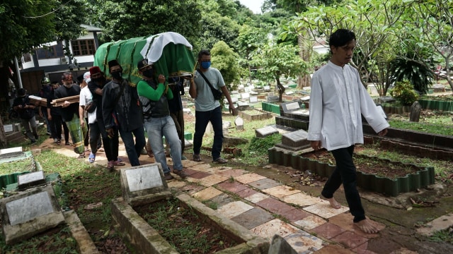 Potret Pemakaman Yuri Anurawan 'OM PMR' (75298)
