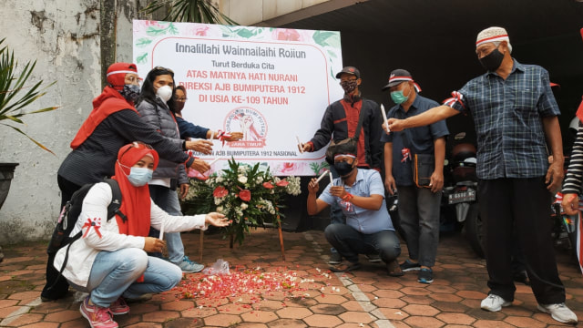 Nasabah Geruduk Kantor Asuransi Bumiputera Malang (11661)