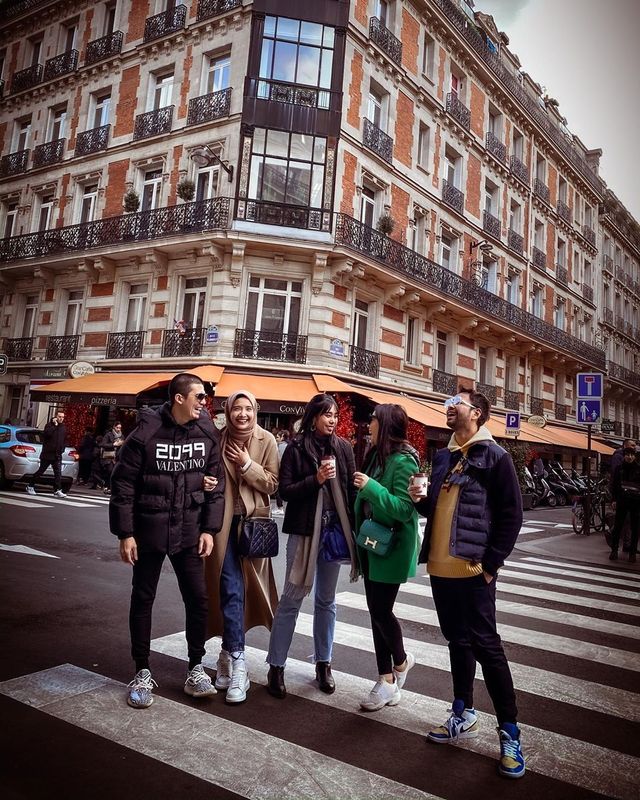 Zaskia Sungkar dan Irwansyah mengunjungi Paris untuk liburan bersama Raffi Ahmad dan Nagita Slavina. Foto: Instagram @irwansyah_15
