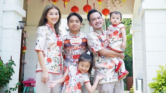 Ruben Onsu dan keluarga rayakan Imlek. Foto: Instagram/@ruben-onsu