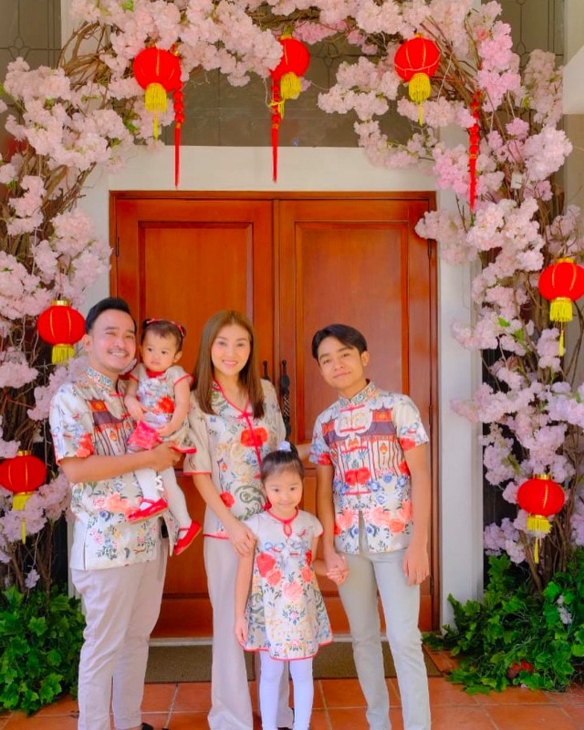 Ruben Onsu dan keluarga rayakan Imlek. Foto: Instagram/@ruben_onsu