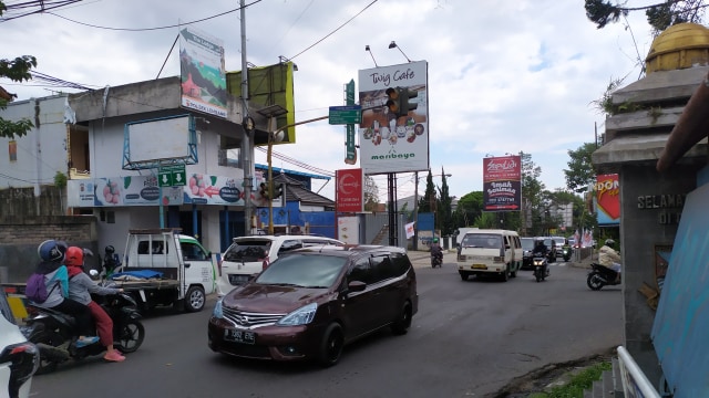 Suasana arus lalu lintas di Lembang, Bandung, Jumat (12/2).  Foto: Rachmadi Rasyad/kumparan
