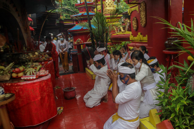 Photo Story: Imlek Bernuansa Bali di Masa Pandemi