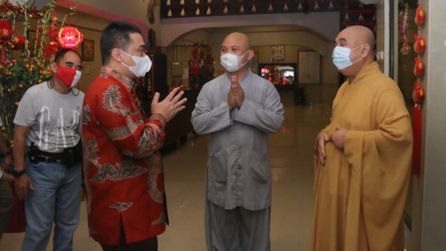 Wakil Gubernur DKI Jakarta Ahmad Riza Patria meninjau Vihara Lalitavistara, Cilincing, Jakarta Utara, Jumat (12/2).  Foto: Pemprov DKI Jakarta