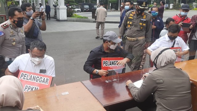 Tampang 3 Pengendara Moge Pelanggar Ganjil Genap di Bogor (44523)