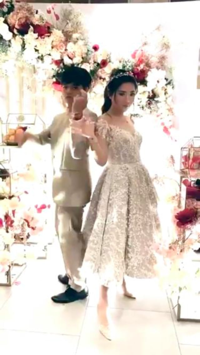 Reza Arap dan Wendy Walters Sudah Resmi Menikah Sejak Januari (1390)
