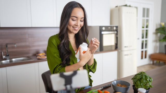 Konsumsi Vitamin D Bisa Cegah COVID-19, Benar Enggak Ya? (37801)