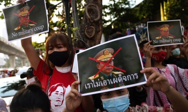 Masyarakat menolak kudeta. Foto: Athit Perawongmetha/Reuters