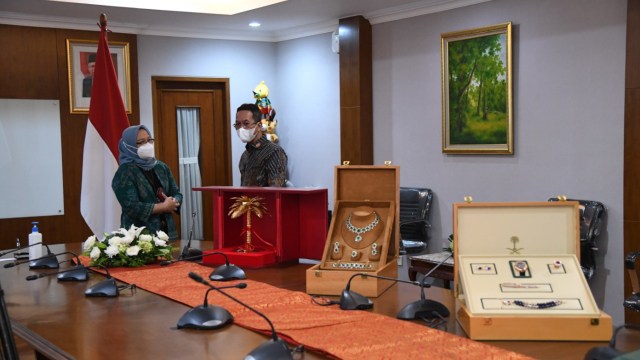 Barang-barang gratifikasi yang dilaporkan Presiden Jokowi ke KPK. Foto: Dok. Humas KPK