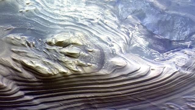 Melihat Keindahan Mars dari Dekat: Banyak Kawah dan Jurang Curam (151358)