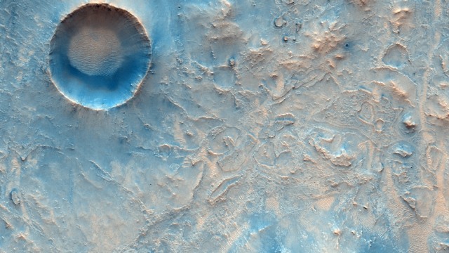 Melihat Keindahan Mars dari Dekat: Banyak Kawah dan Jurang Curam (151360)