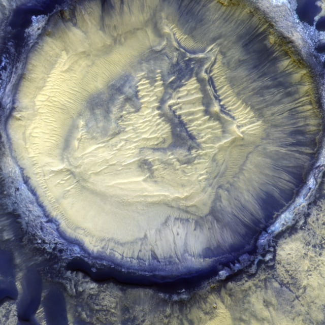 Melihat Keindahan Mars dari Dekat: Banyak Kawah dan Jurang Curam (151357)
