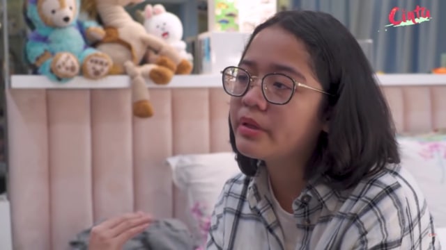 Seluruh Keluarganya Positif COVID-19, Cinta Kuya Rayakan Ultah Ke-17 Sendirian (285902)