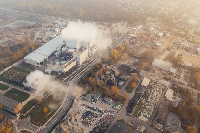 Polusi udara yang disebabkan oleh limbah asap pabrik | Gambar oleh marcinjozwiak dari Pixabay
