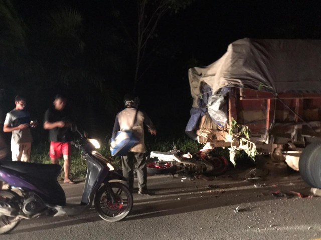 Kecelakaan lalu lintas di Jalan Sekadau-Sanggau yang menewaskan pengendara motor. Foto: Dok. Istimewa
