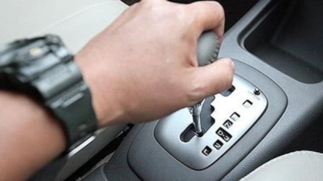 3 Kebiasaan Salah yang Sebaiknya Dihindari Pengemudi Mobil Matik (487958)