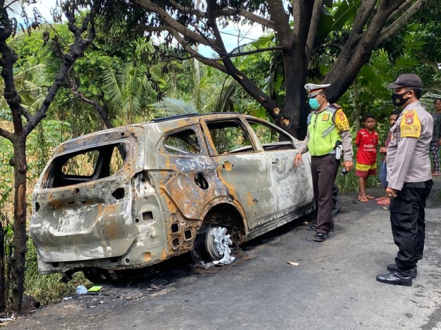 Mobil Tabrak Pohon dan Terbakar, Selebgram Athira Farina Selamat (109863)