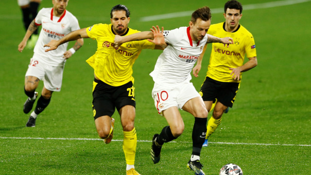 Pertandingan Sevilla vs Borussia Dortmund di Ramon Sanchez Pizjuan, Seville, Spanyol, Rabu (17/2). Foto: Marcelo Del Pozo/REUTERS