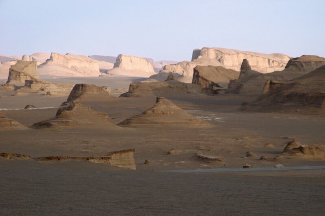 Dasht-e Lut, Tempat Terpanas di Dunia yang Suhunya Mencapai 70 Derajat Celsius (78411)