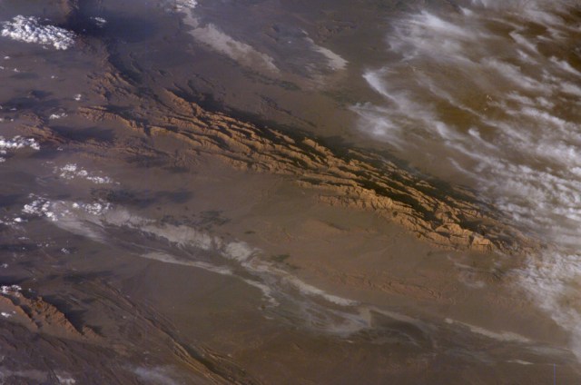 Dasht-e Lut, Tempat Terpanas di Dunia yang Suhunya Mencapai 70 Derajat Celsius (78412)