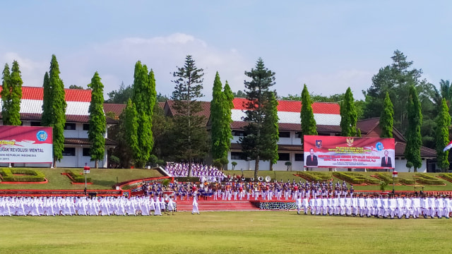 Pelantikan calon praja Institut Pemerintahan Dalam Negeri (IPDN). Foto: Rachmadi Rasyad/kumparan