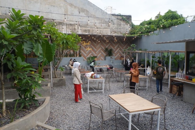 Coffee Market, Bandar Lampung: Fokus Hadirkan Suasana Nyaman Ngopi di Outdoor (13815)