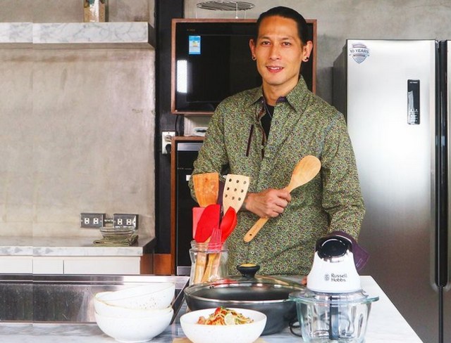 Chef Juna Unggah Potret Masa Kecil, Netizen: Wajahnya ...