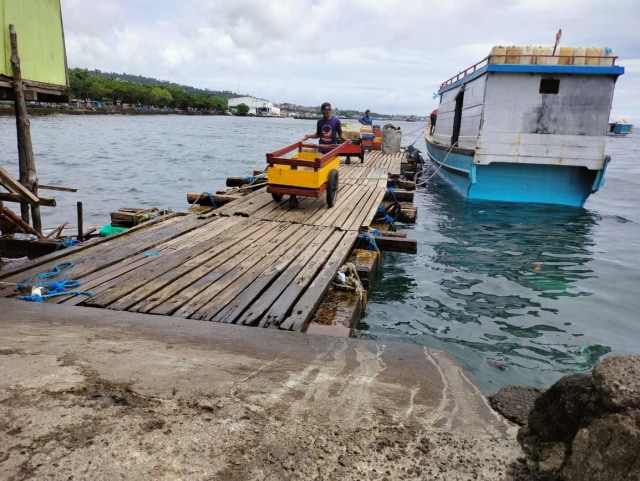 Pelabuhan Pasar Sayur, Kota Ternate. Foto: Julfikar Sangaji