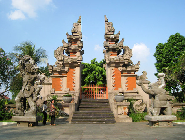 Mengenal Ragam Rumah Adat Bali dan Bangunan di Dalamnya (88206)