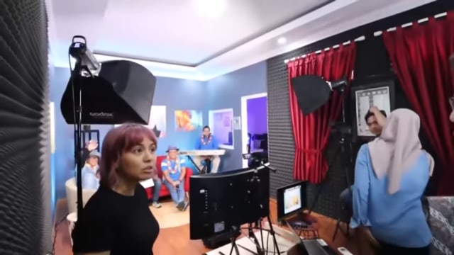 5 Artis yang Punya Studio Pribadi di Rumah (63022)