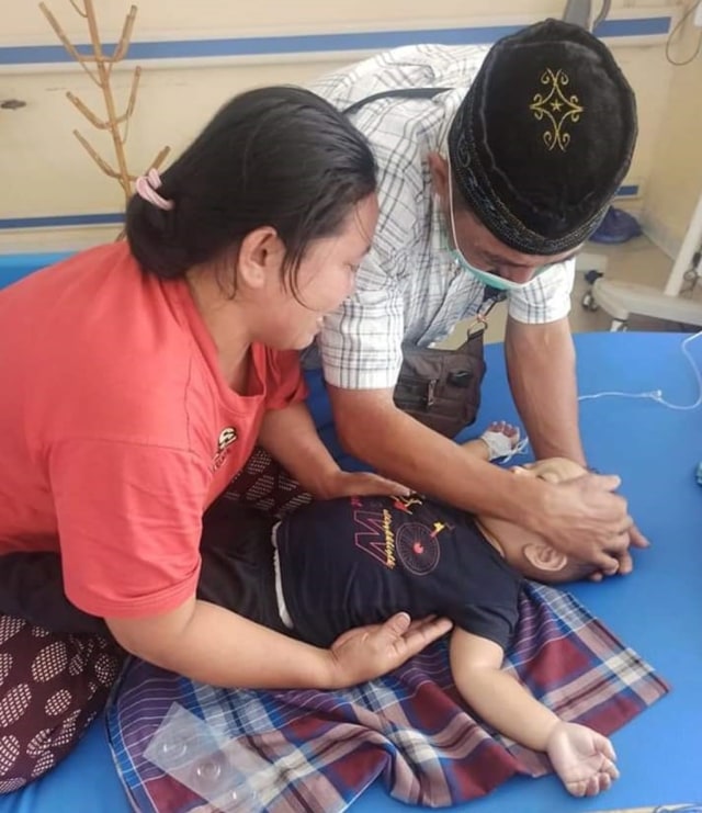 Al Fauzi (1,5 tahun) meninggal dunia karena sakit dan kedinginan selama di tenda pengungsian pascagempa 6,2 magnitudo di Mamuju, Sulawesi Barat. Foto: Dok. Istimewa