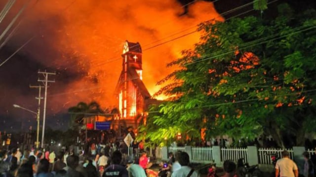 Gereja Pusat GMIH Jemaat Imanuel Gamsungi di Tobelo terbakar. Foto: Istimewa