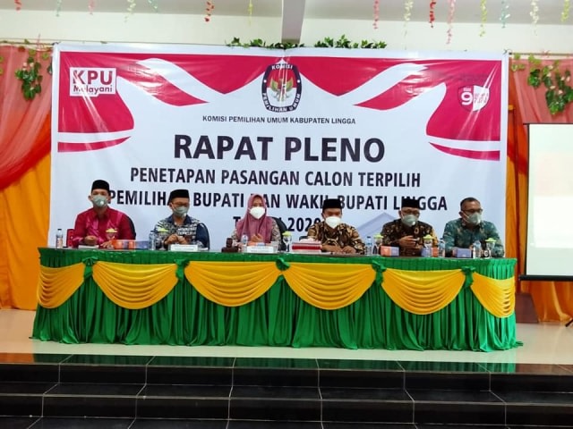 Rapat pleno penetapan, pasangan calon terpilih di Lingga Pesona Daik Lingga. Foto: KPU Lingga/kepripedia.
