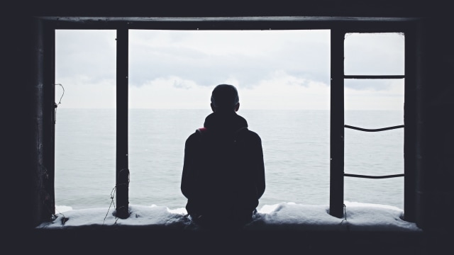 5 Tanda Pria Menyesal Telah Menyakitimu Kumparan Com