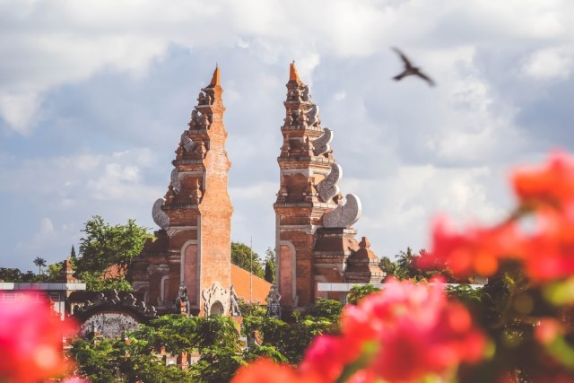 Potret salah satu bangunan khas bali. Sumber: Unsplash