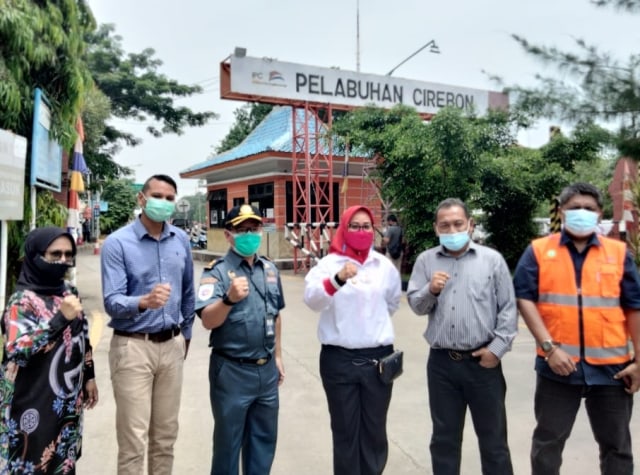 Wakil Wali Kota Cirebon Eti Herawaty saat meninjau kawasan Kota Tua di Kota Cirebon, Jumat (19/02/2021). (Juan)