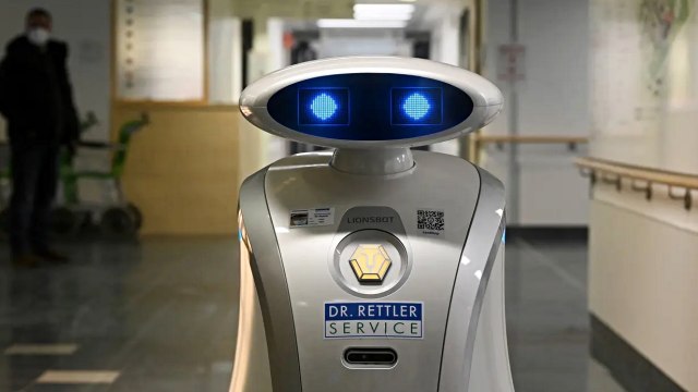 Robot pembersih rumah sakit di Jerman. Foto: AFP/Christof Stache