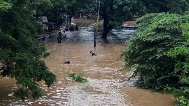 Imbas Banjir Jabotabek: Ruas Tol DKI Terendam hingga Sebabkan Longsor di Bogor (322305)