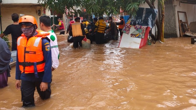 Kondisi banjir di RW 04 Cipinang Melayu.  Foto: Dok. Subagyo
