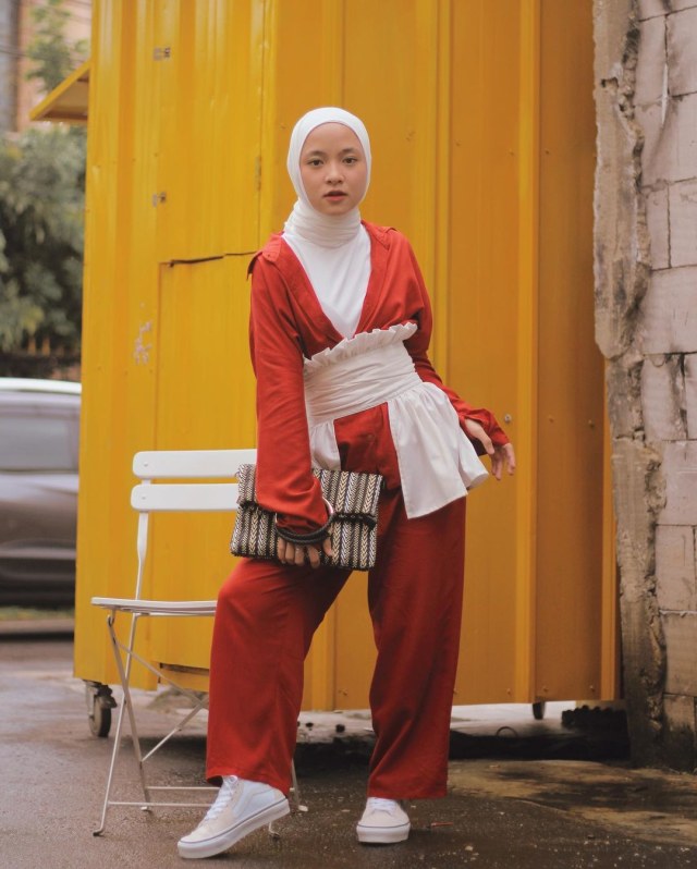 OOTD Hijab dan Sneakers ala Nissa Sabyan Foto: Instagram