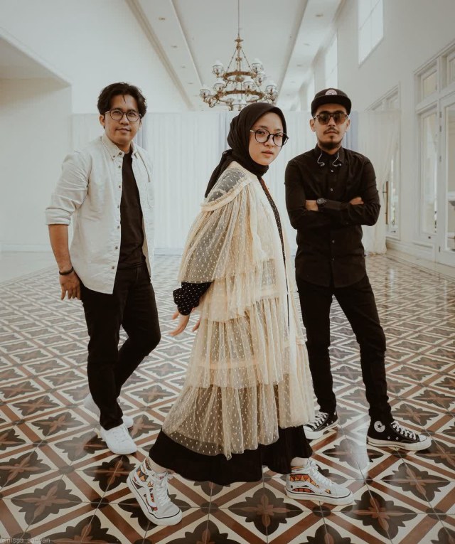 OOTD Hijab dan Sneakers ala Nissa Sabyan Foto: Instagram