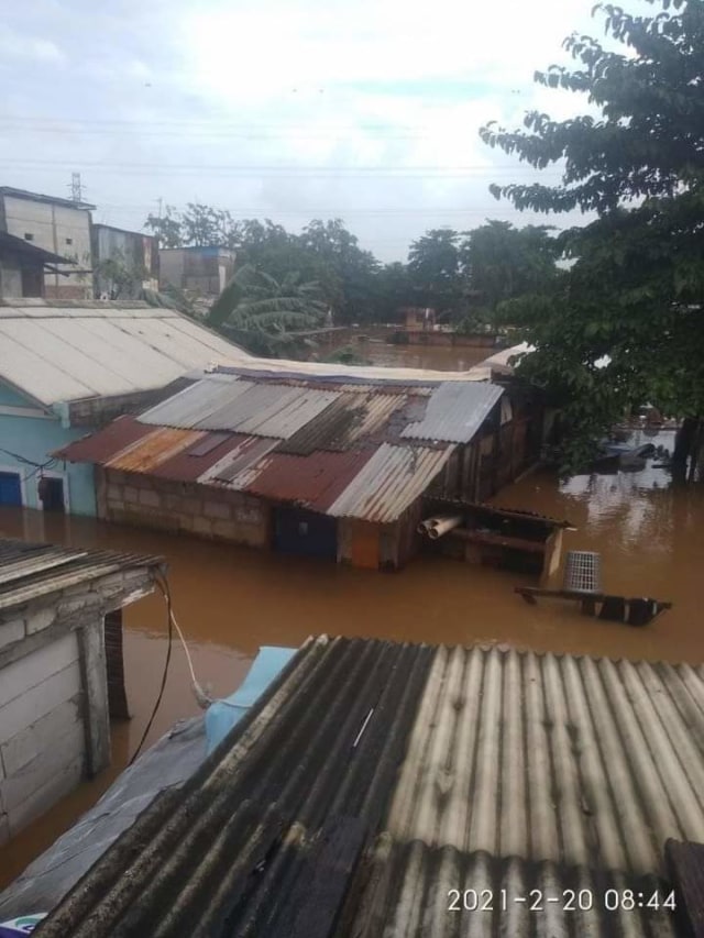 Banjir Jakarta: Sungai Sunter Meluap, Cipinang Indah Terendam Banjir (25131)