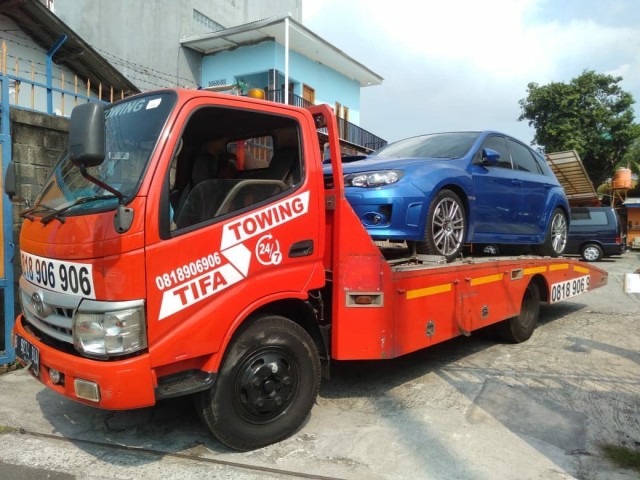 Layanan towing mobil dari Tifa Towing Foto: dok. instagram.com/tifatowing