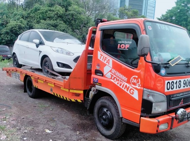 Layanan towing mobil dari Tifa Towing Foto: dok. instagram.com/tifatowing