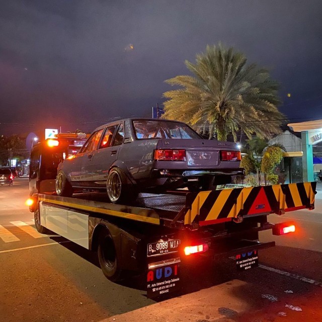 Layanan towing hidrolik mobil dari Artshine Towing Foto: dok. instagram.com/artshine.towing