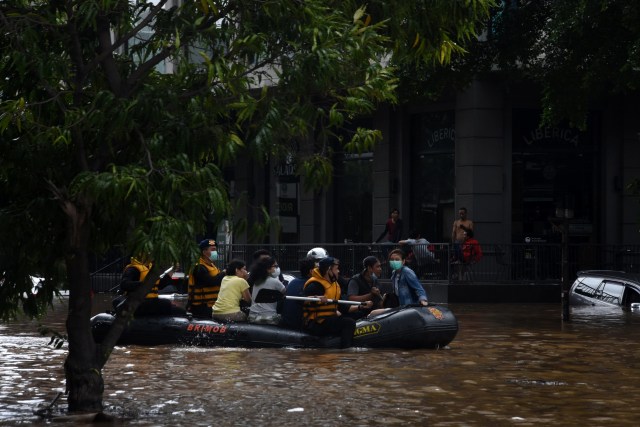 660 Mobil Listrik Kena Banjir Gratis Terbaru