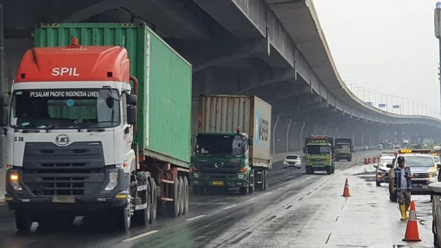 Kondisi lalu lintas di Jalan Tol Jakarta-Cikampek, Minggu (21/2). Foto: Jasa Marga