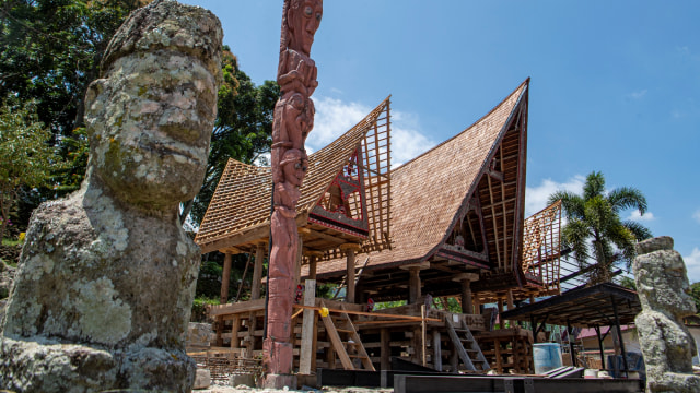 Suasana pemugaran kawasan Huta Siallagan, Ambarita, Simanindo, Samosir, Sumatera Utara, Minggu (21/2/2021). Foto: Nova Wahyudi/ANTARA FOTO