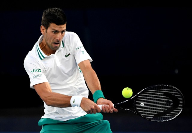 Petenis asal Serbia, Novak Djokovic saat pertandingan Australian Open melawan Daniil Medvedev dari Rusia. Foto: Jaimi Joy/Reuters